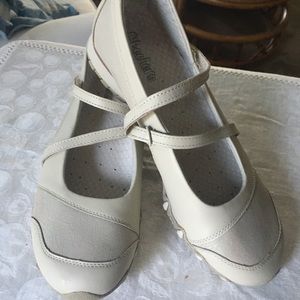 Skechers double strap MaryJanes